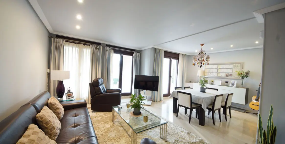 Продажа апартаментов на первом этаже в Los Arqueros 8