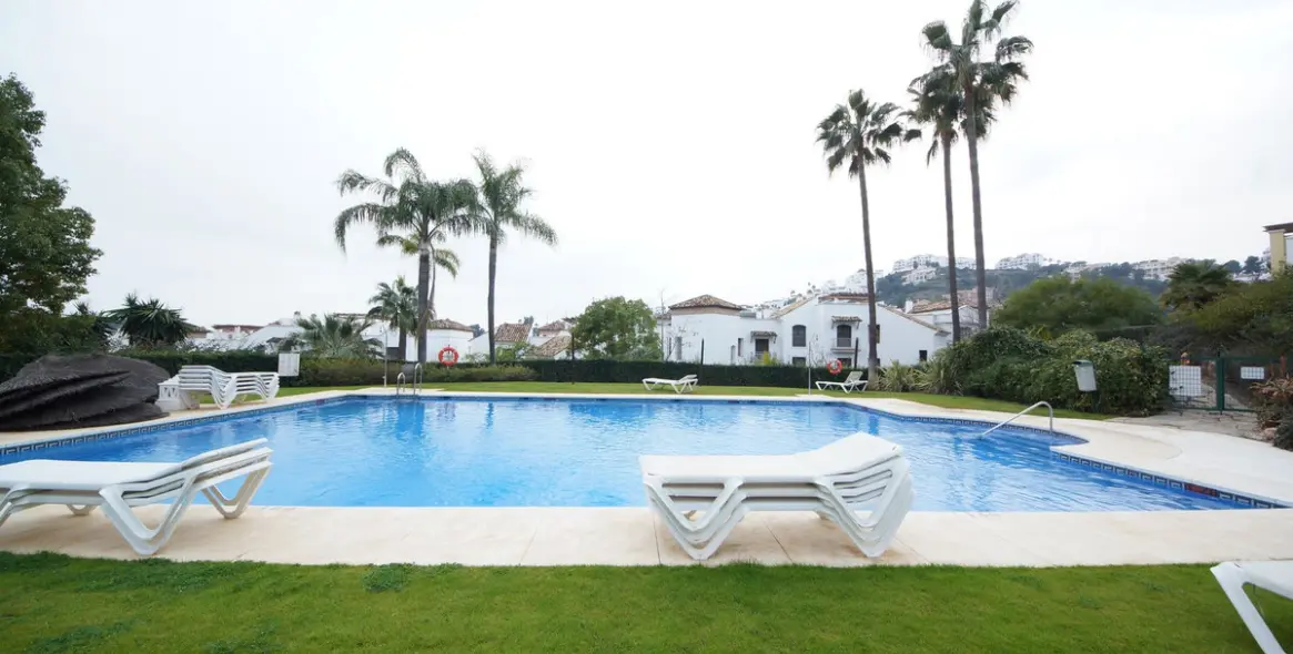 Продажа апартаментов на первом этаже в Los Arqueros 25