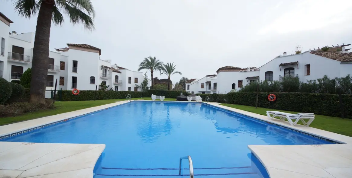 Продажа апартаментов на первом этаже в Los Arqueros 27