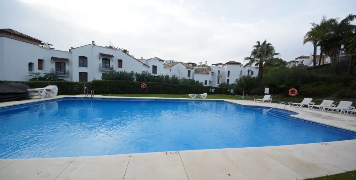 Продажа апартаментов на первом этаже в Los Arqueros 28