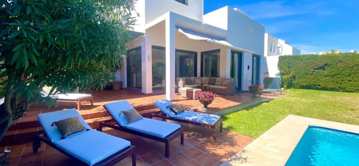 Sale of detached villa in Nueva Andalucía 0