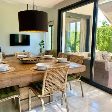 Sale of detached villa in Nueva Andalucía