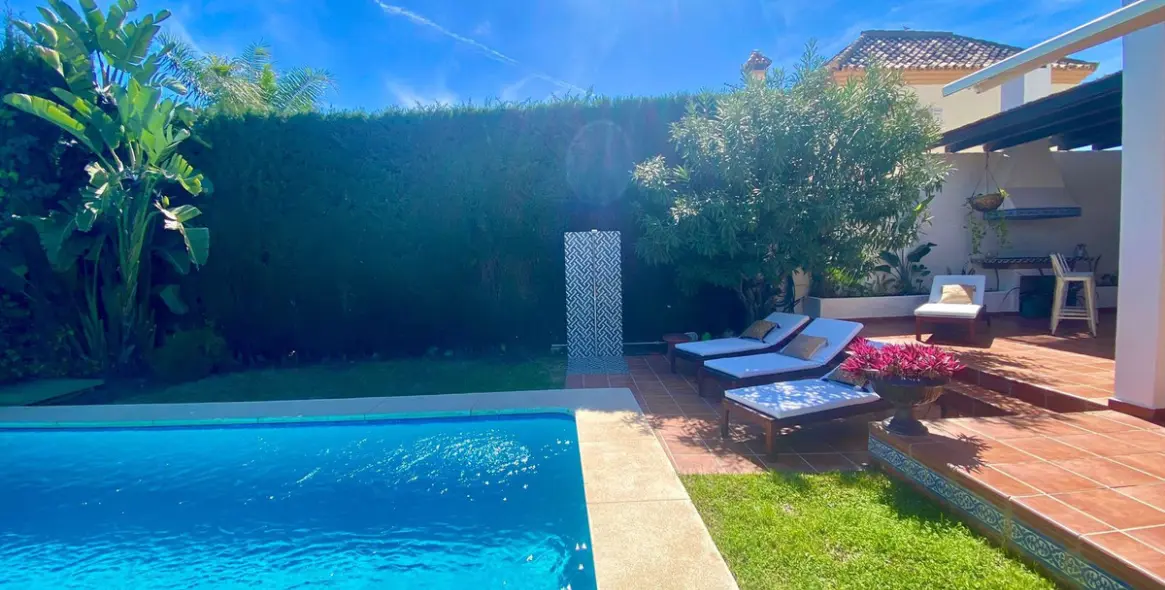 Venta de villa independiente en Nueva Andalucía 3