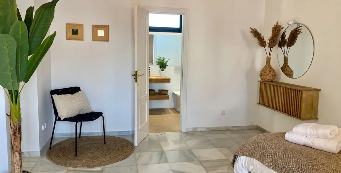 Venta de villa independiente en Nueva Andalucía 4