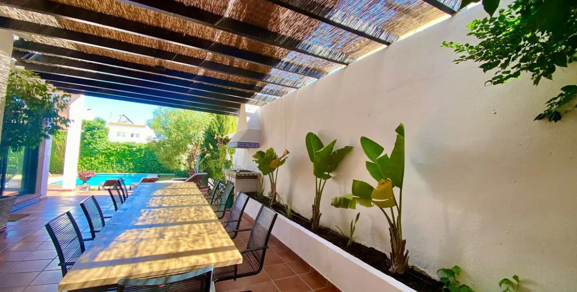 Venta de villa independiente en Nueva Andalucía 5