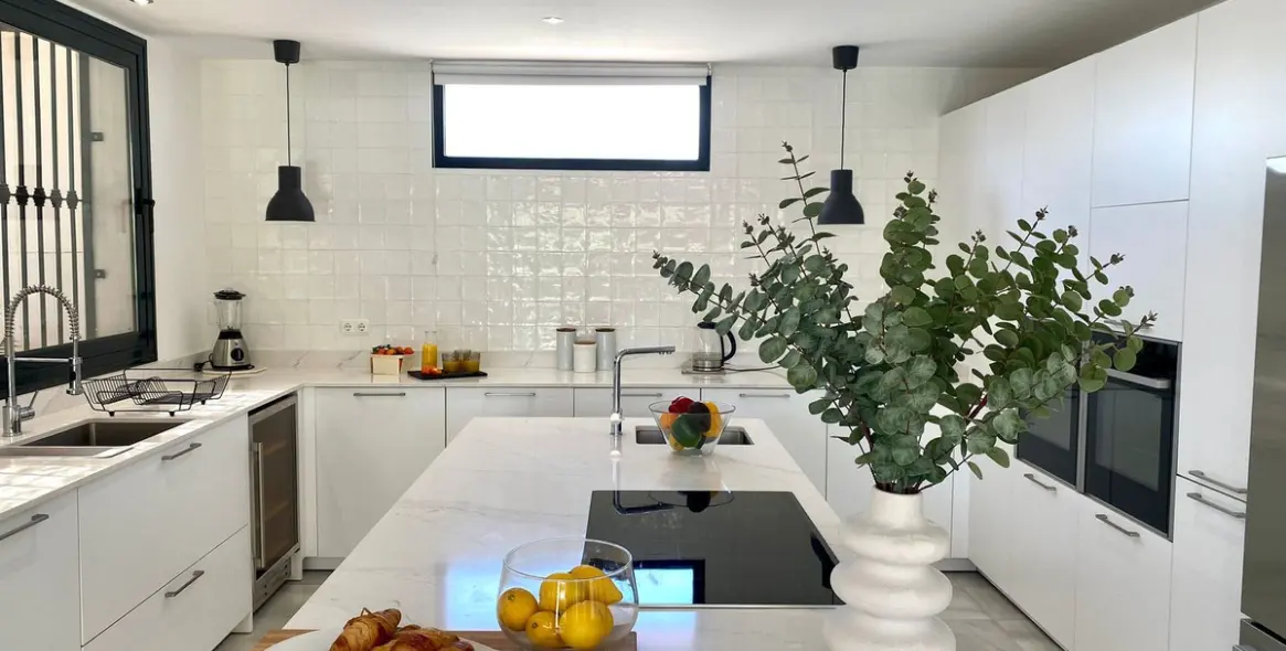 Venta de villa independiente en Nueva Andalucía 24