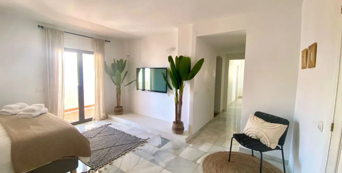 Venta de villa independiente en Nueva Andalucía 26