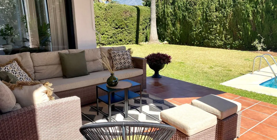 Venta de villa independiente en Nueva Andalucía 27