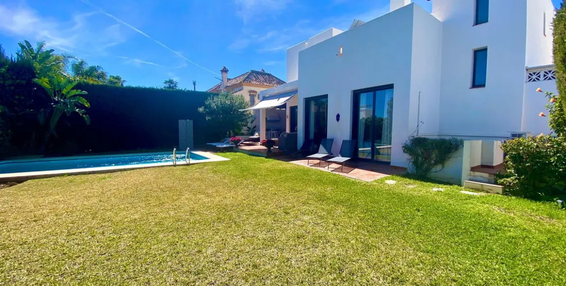 Sale of detached villa in Nueva Andalucía 22