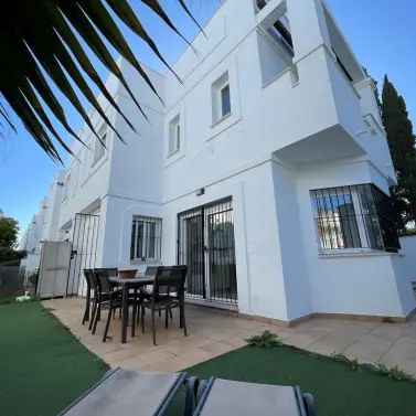 Alquiler a largo plazo de casa pareada en Nueva Andalucía