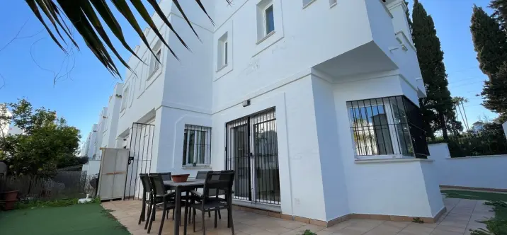 Alquiler a largo plazo de casa pareada en Nueva Andalucía 0