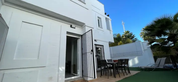 Alquiler a largo plazo de casa pareada en Nueva Andalucía 1