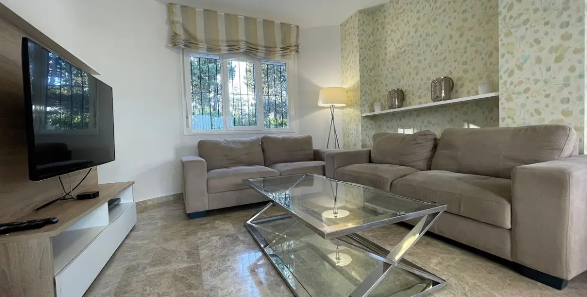 Долгосрочная аренда дома на две семьи в Nueva Andalucía 4