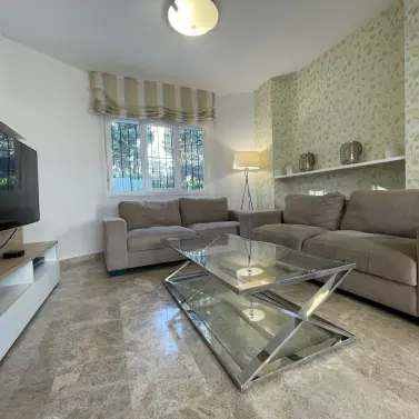 Alquiler a largo plazo de casa pareada en Nueva Andalucía