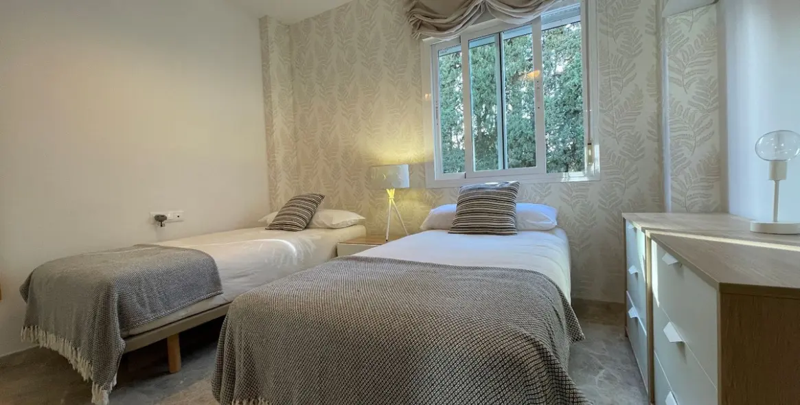 Долгосрочная аренда дома на две семьи в Nueva Andalucía 11