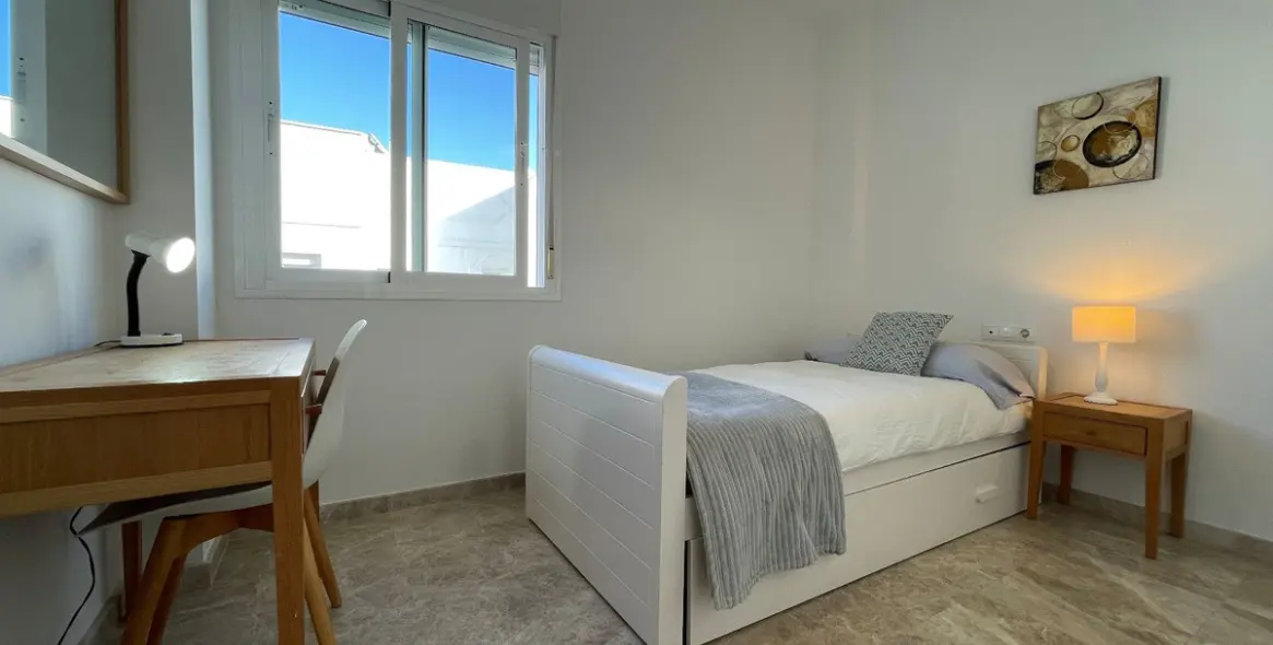 Долгосрочная аренда дома на две семьи в Nueva Andalucía 12