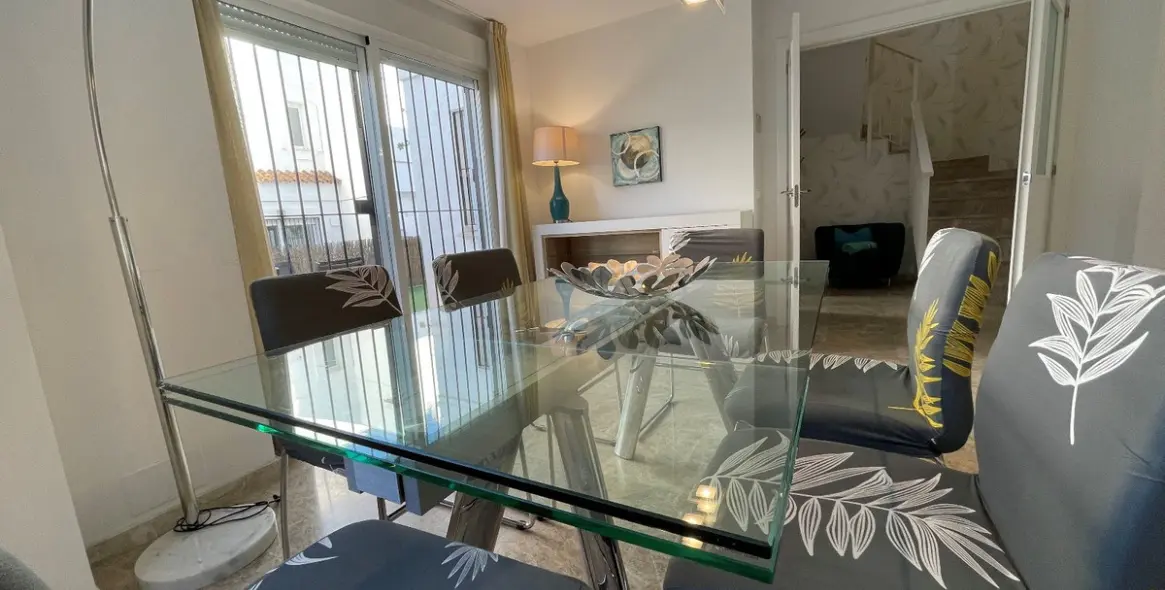 Долгосрочная аренда дома на две семьи в Nueva Andalucía 13