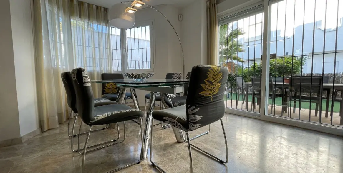 Долгосрочная аренда дома на две семьи в Nueva Andalucía 14