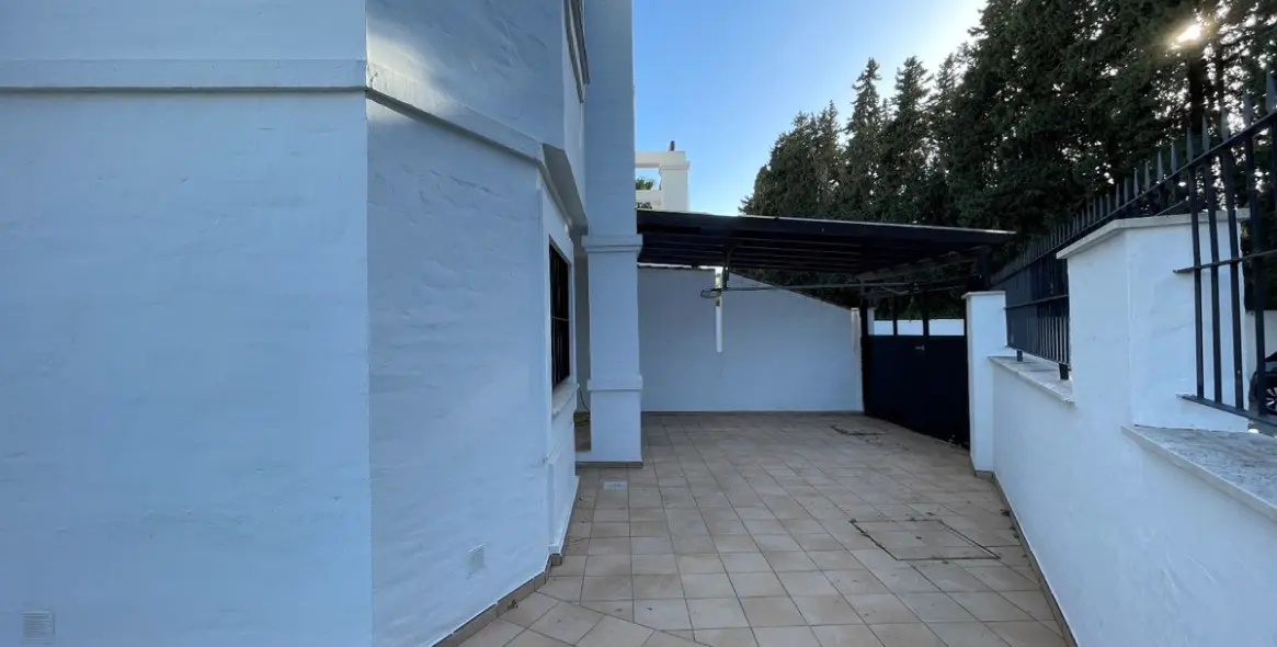 Долгосрочная аренда дома на две семьи в Nueva Andalucía 18