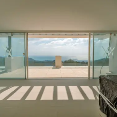 Продажа двухуровневого пентхауса в Ojén