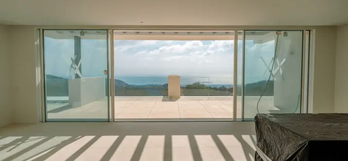 Продажа двухуровневого пентхауса в Ojén 2