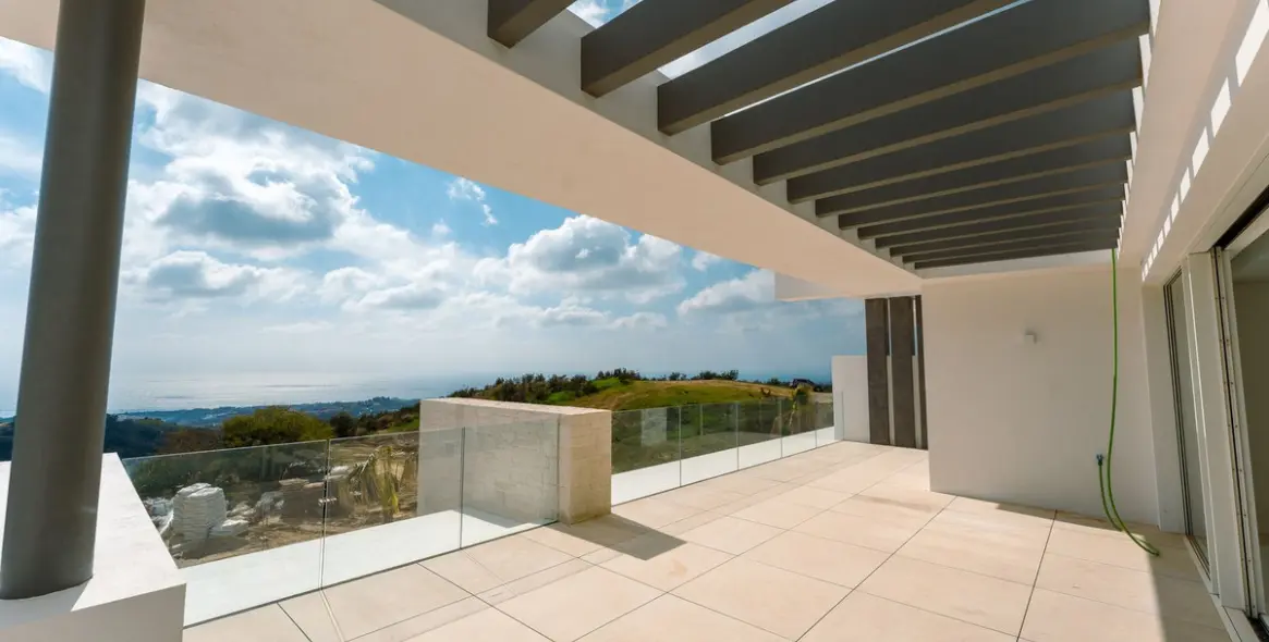 Продажа двухуровневого пентхауса в Ojén 10