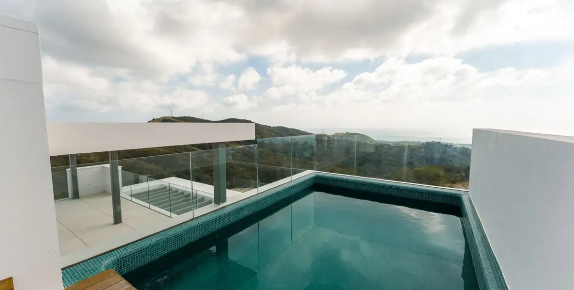 Продажа двухуровневого пентхауса в Ojén 14