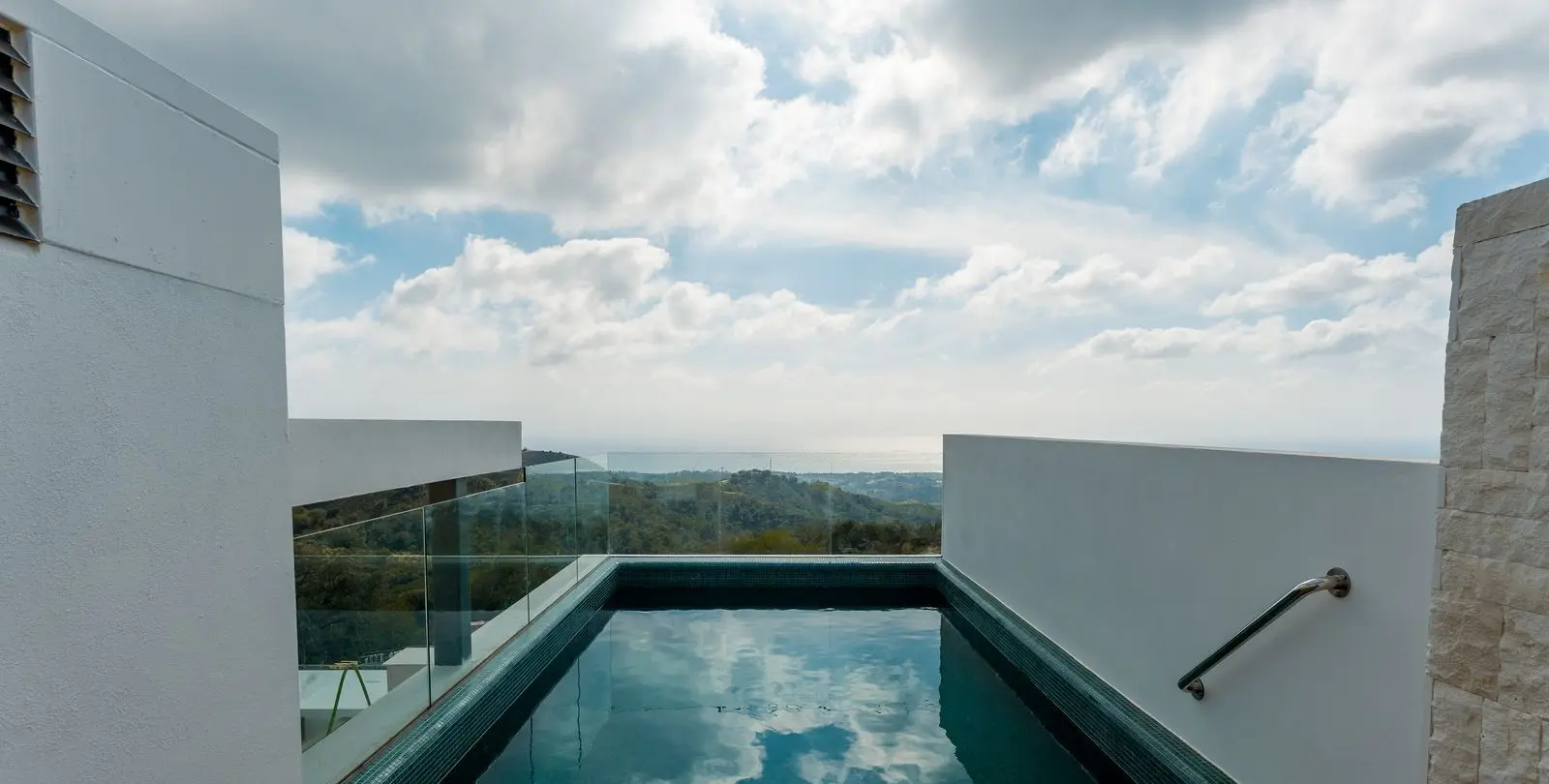 Sale of penthouse duplex in Ojén 13