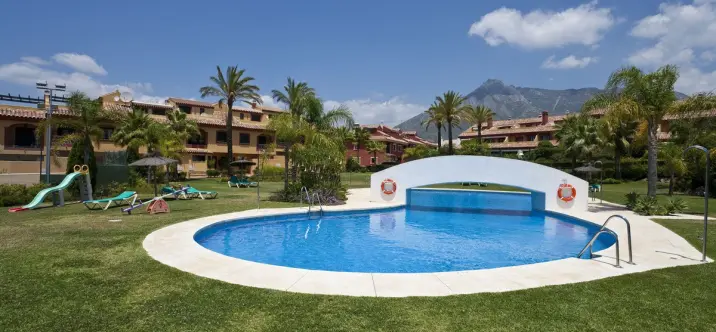 Alquiler a largo plazo de adosado en The Golden Mile 0