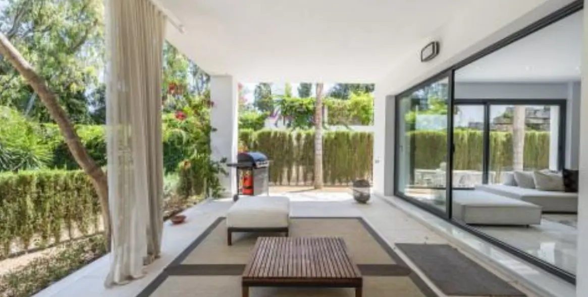 Long-term rent of ground floor apartment in The Golden Mile 16