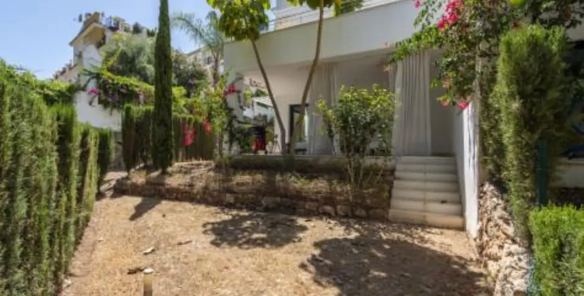 Long-term rent of ground floor apartment in The Golden Mile 18