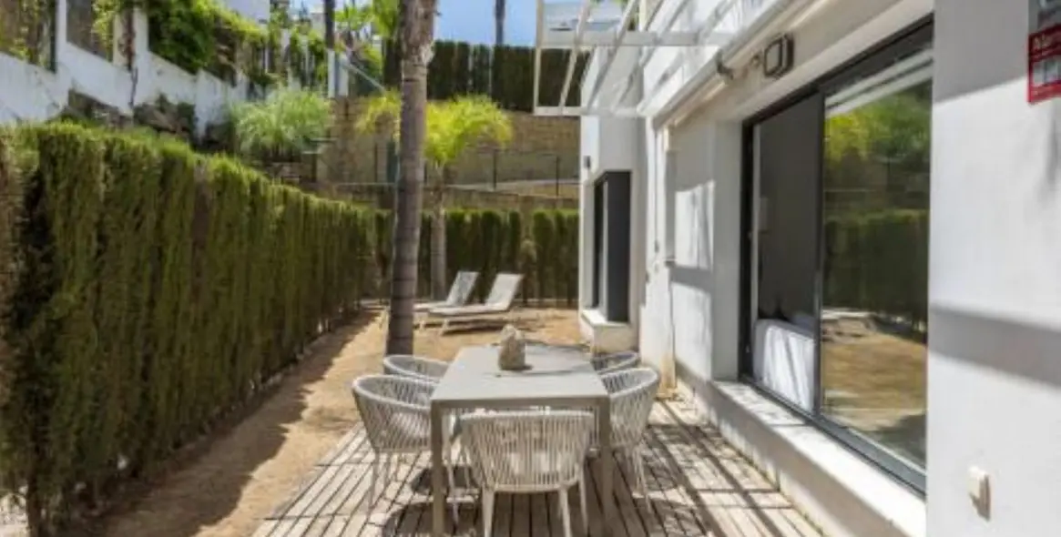 Long-term rent of ground floor apartment in The Golden Mile 19