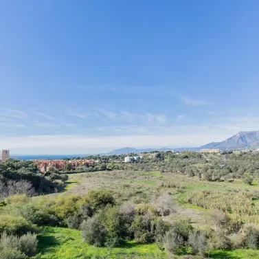 Продажа апартаментов на среднем этаже в Marbella