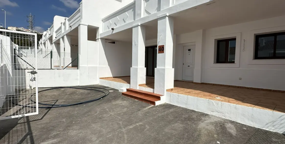 Продажа таунхауса в Doña Julia 1