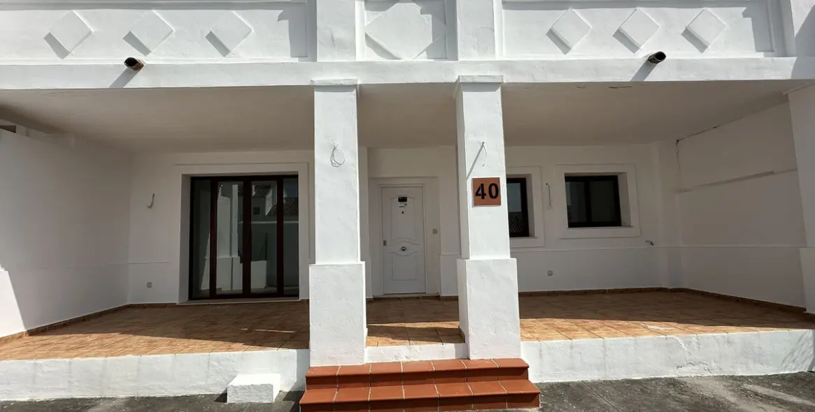 Продажа таунхауса в Doña Julia 2