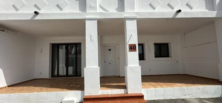 Продажа таунхауса в Doña Julia 1