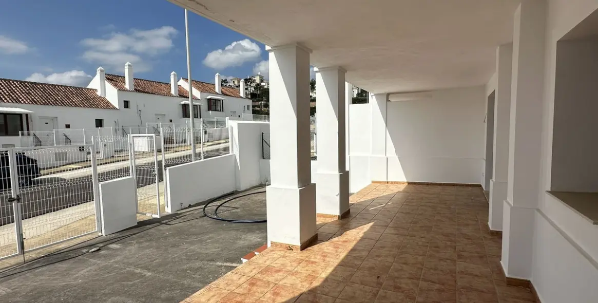 Продажа таунхауса в Doña Julia 8