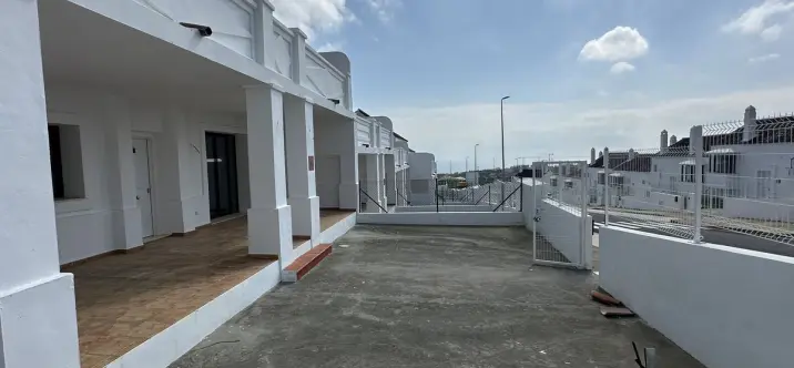 Продажа таунхауса в Doña Julia 4