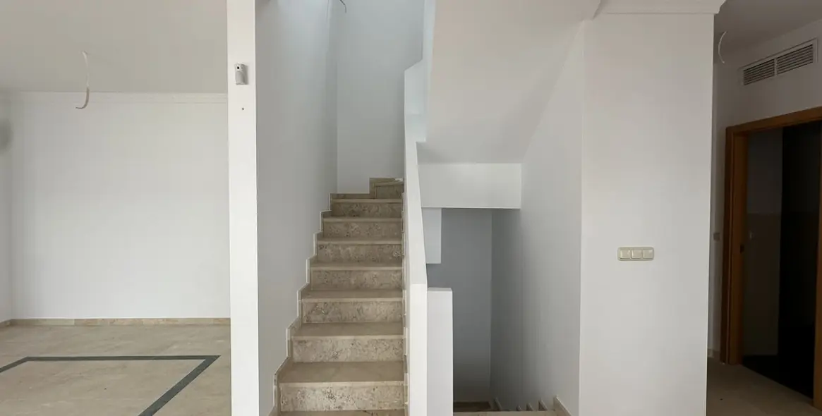 Продажа таунхауса в Doña Julia 16