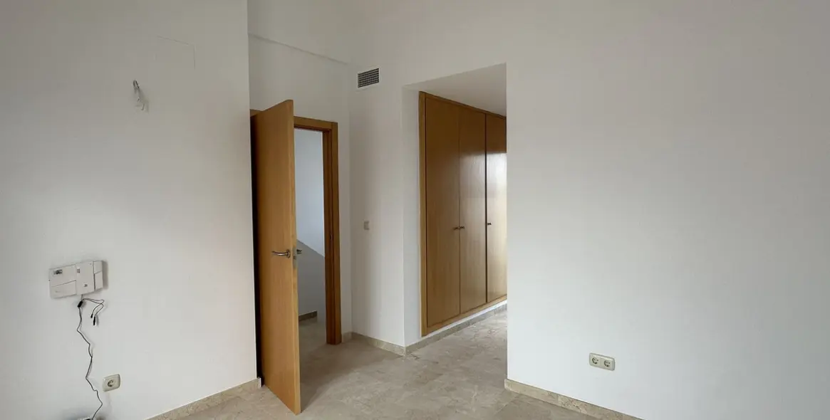 Продажа таунхауса в Doña Julia 50