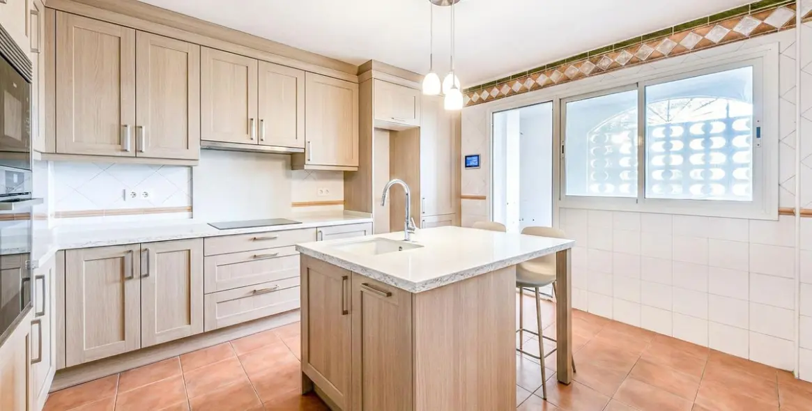 Venta de adosado en La Duquesa 6