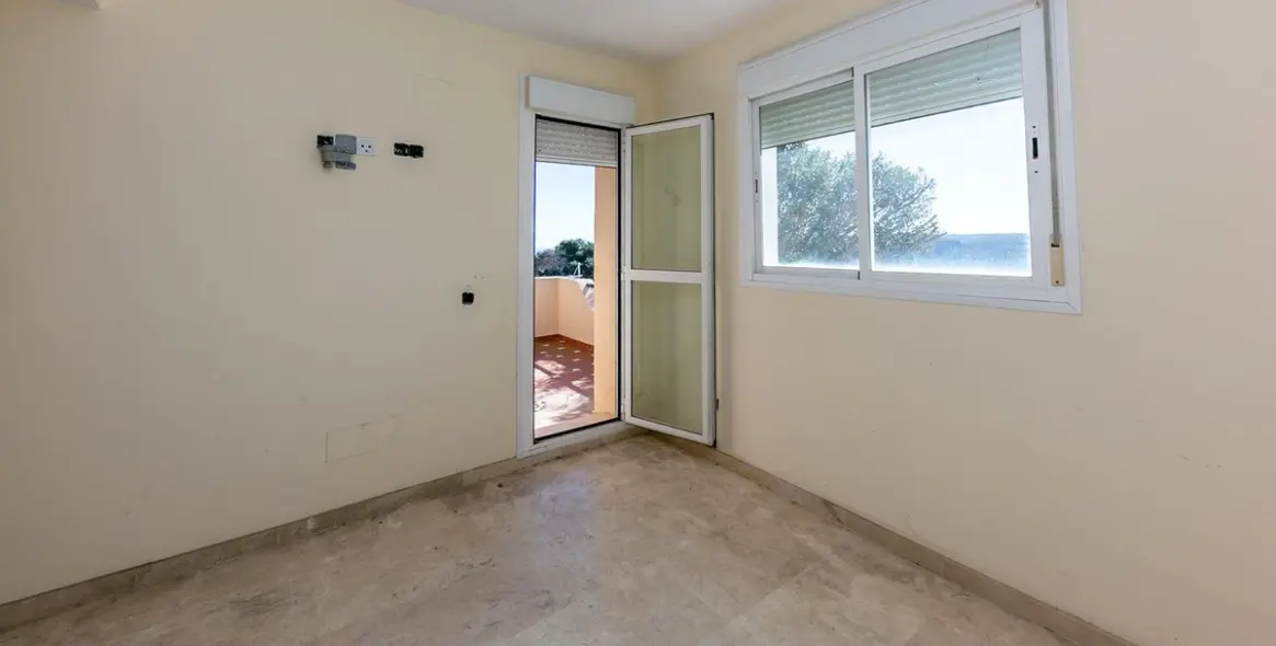 Sale of townhouse in La Duquesa 24