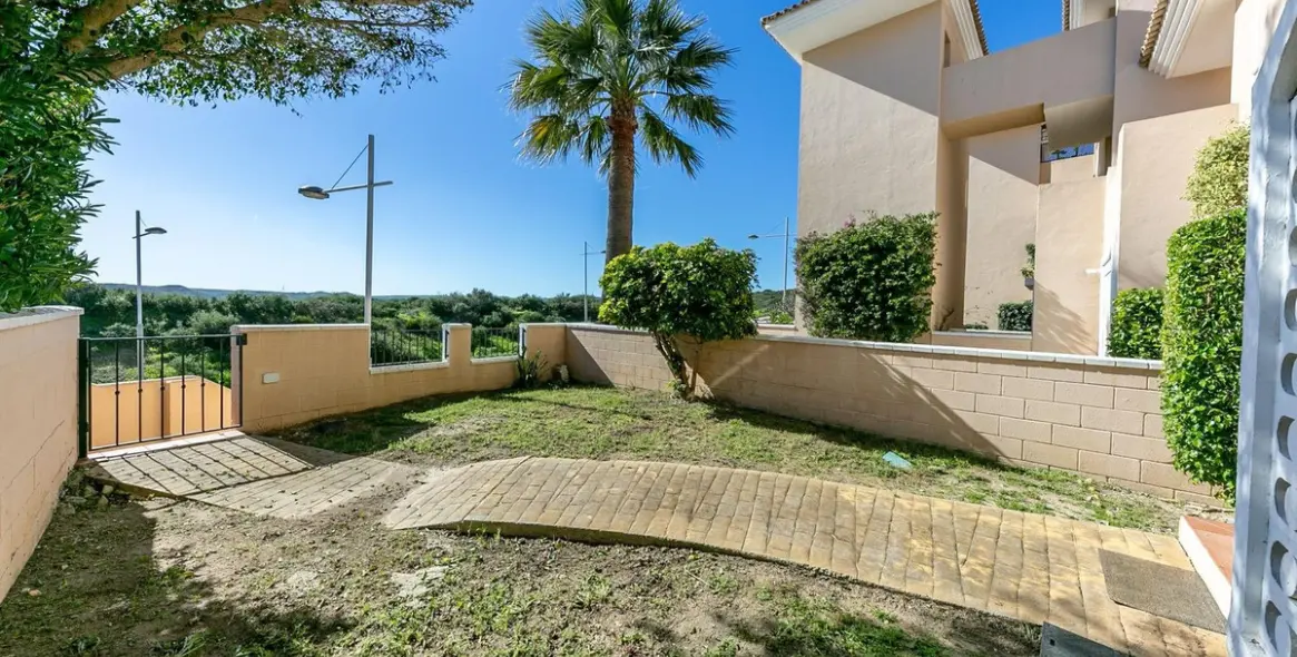 Sale of townhouse in La Duquesa 38