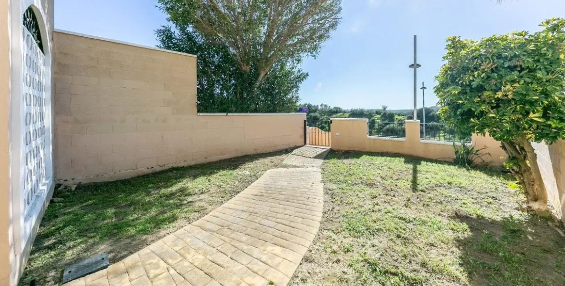 Sale of townhouse in La Duquesa 39