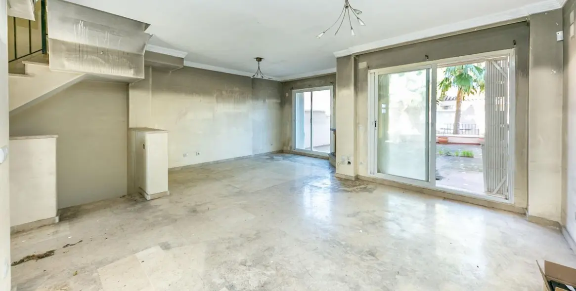 Sale of townhouse in La Duquesa 43