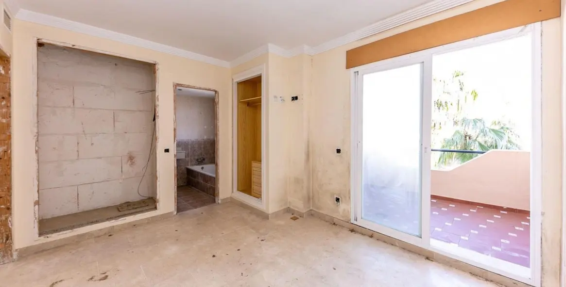 Sale of townhouse in La Duquesa 60