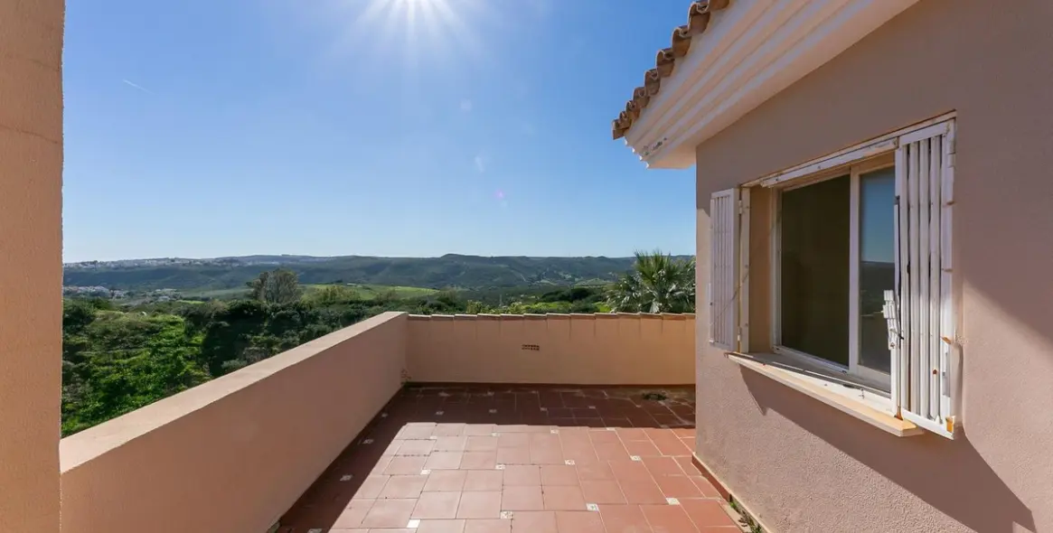 Sale of townhouse in La Duquesa 64