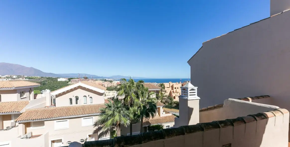 Sale of townhouse in La Duquesa 73