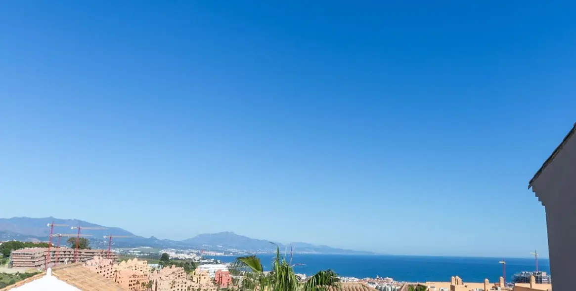 Sale of townhouse in La Duquesa 74