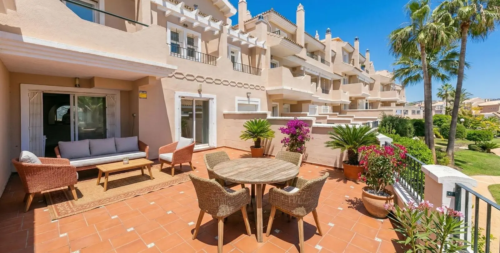 Sale of townhouse in La Duquesa 1